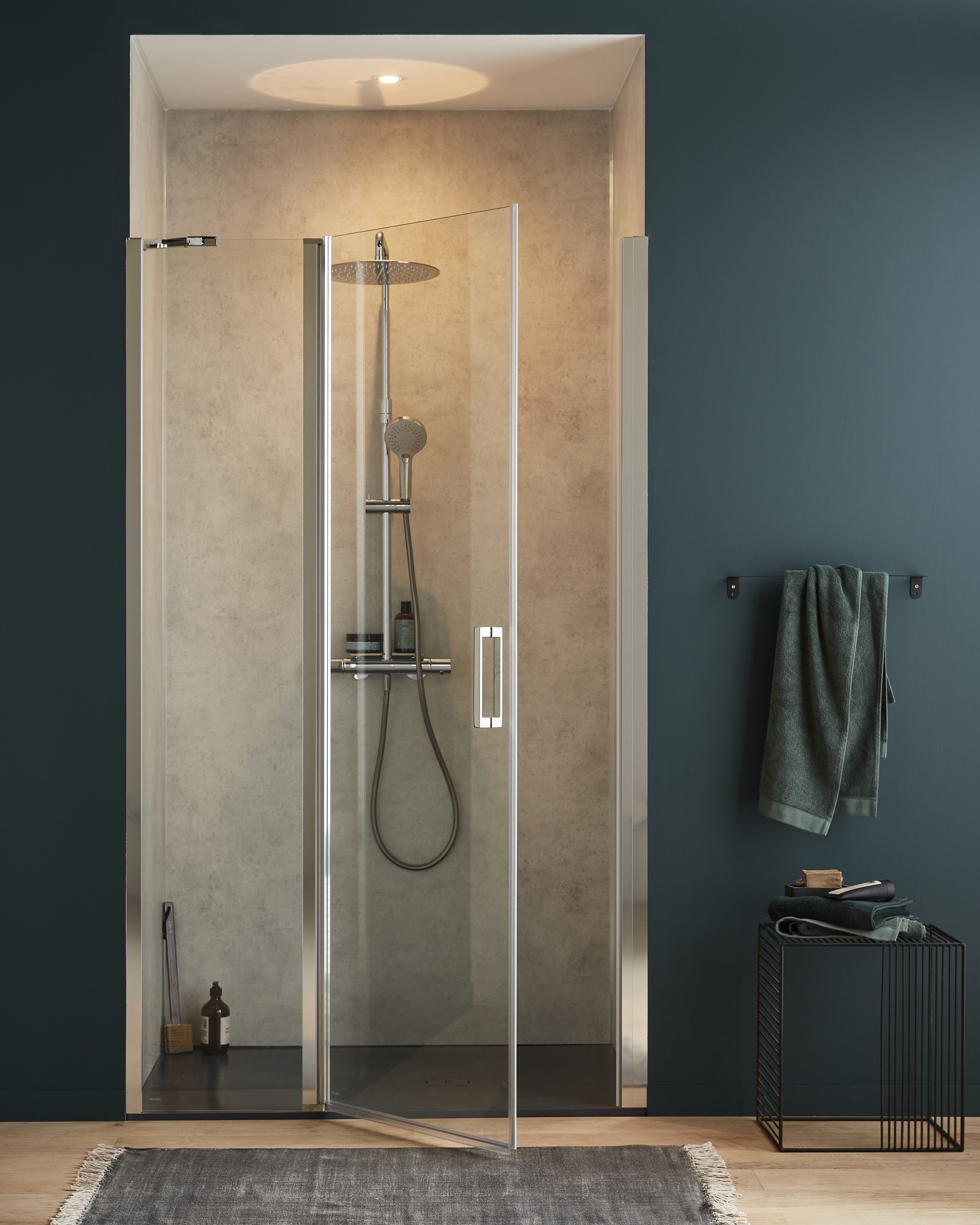 Si votre espace vous le permet, optez pour la porte de douche pivotante CONTRA
